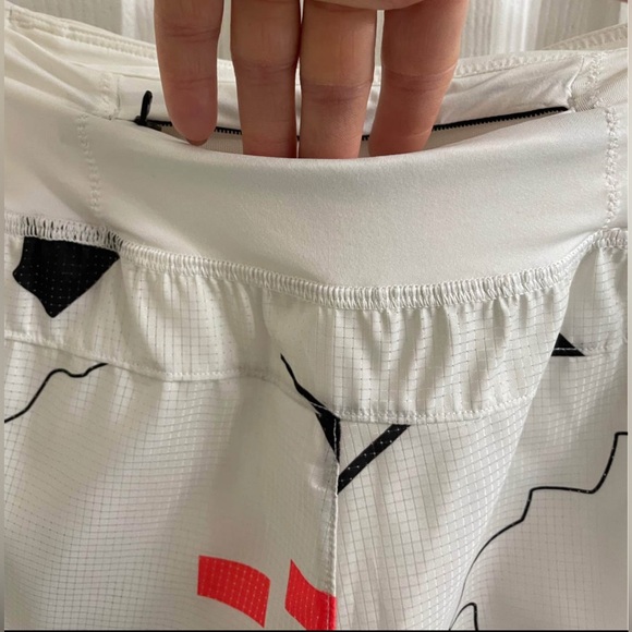 The North Face Women's White, Black & Red Patterned Shorts, NWOT, Medium - Picture 7 of 11